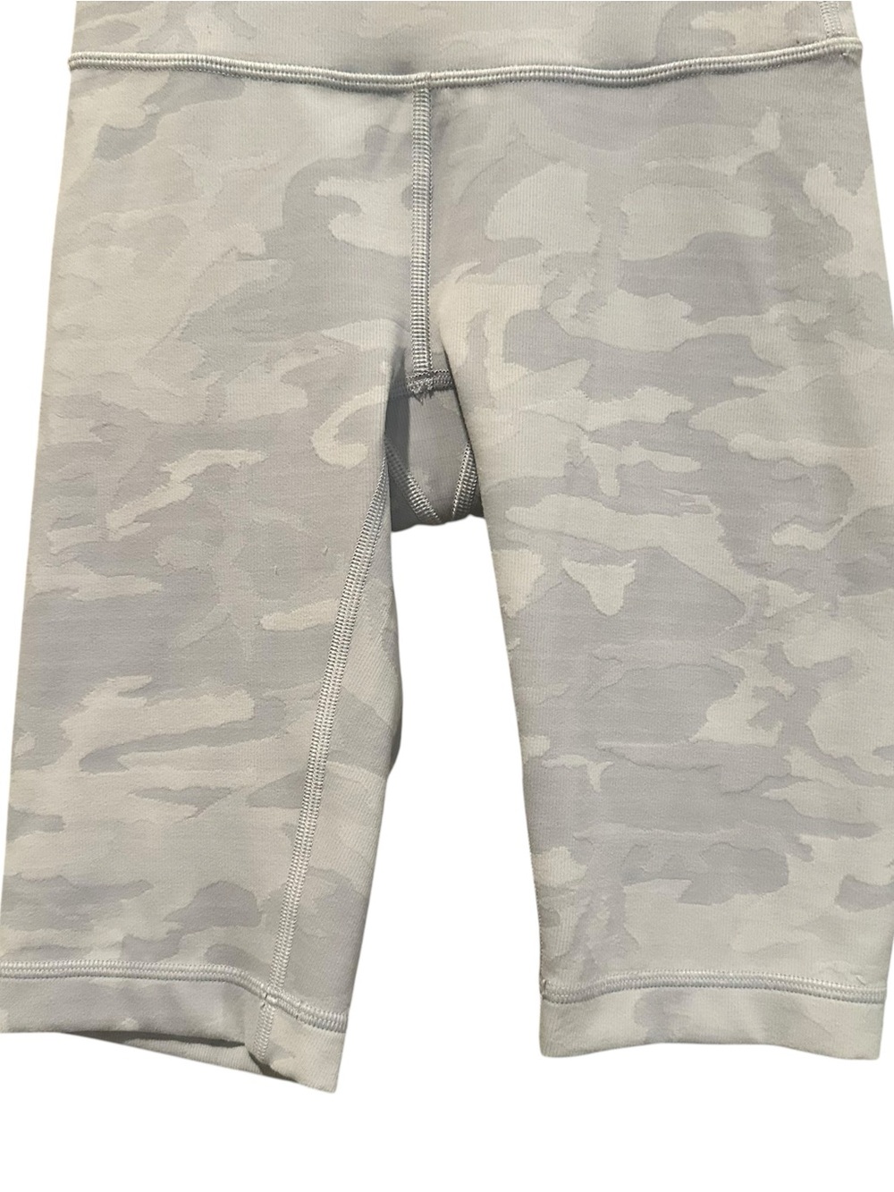 LULULEMON Wunder Under HR Short 10” Alpine White Gray Camo Ribbed Biker Size 0 - Picture 3 of 10